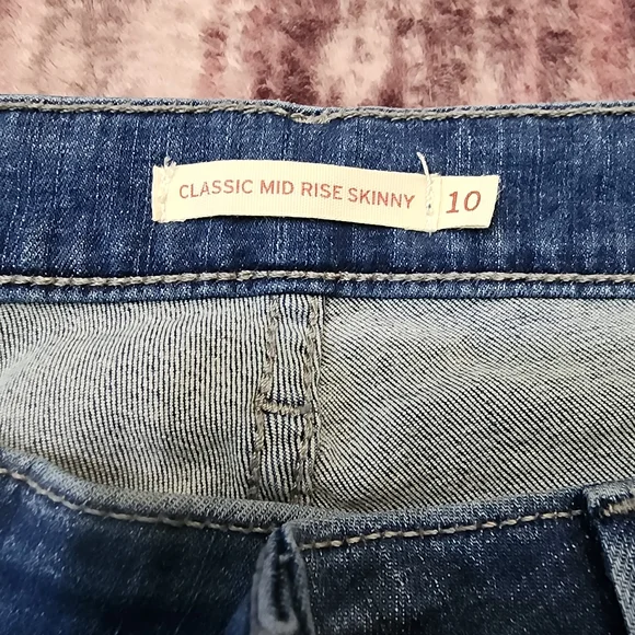 Levi's Classic Blue Women's Skinny Jeans - Picture 2 of 9